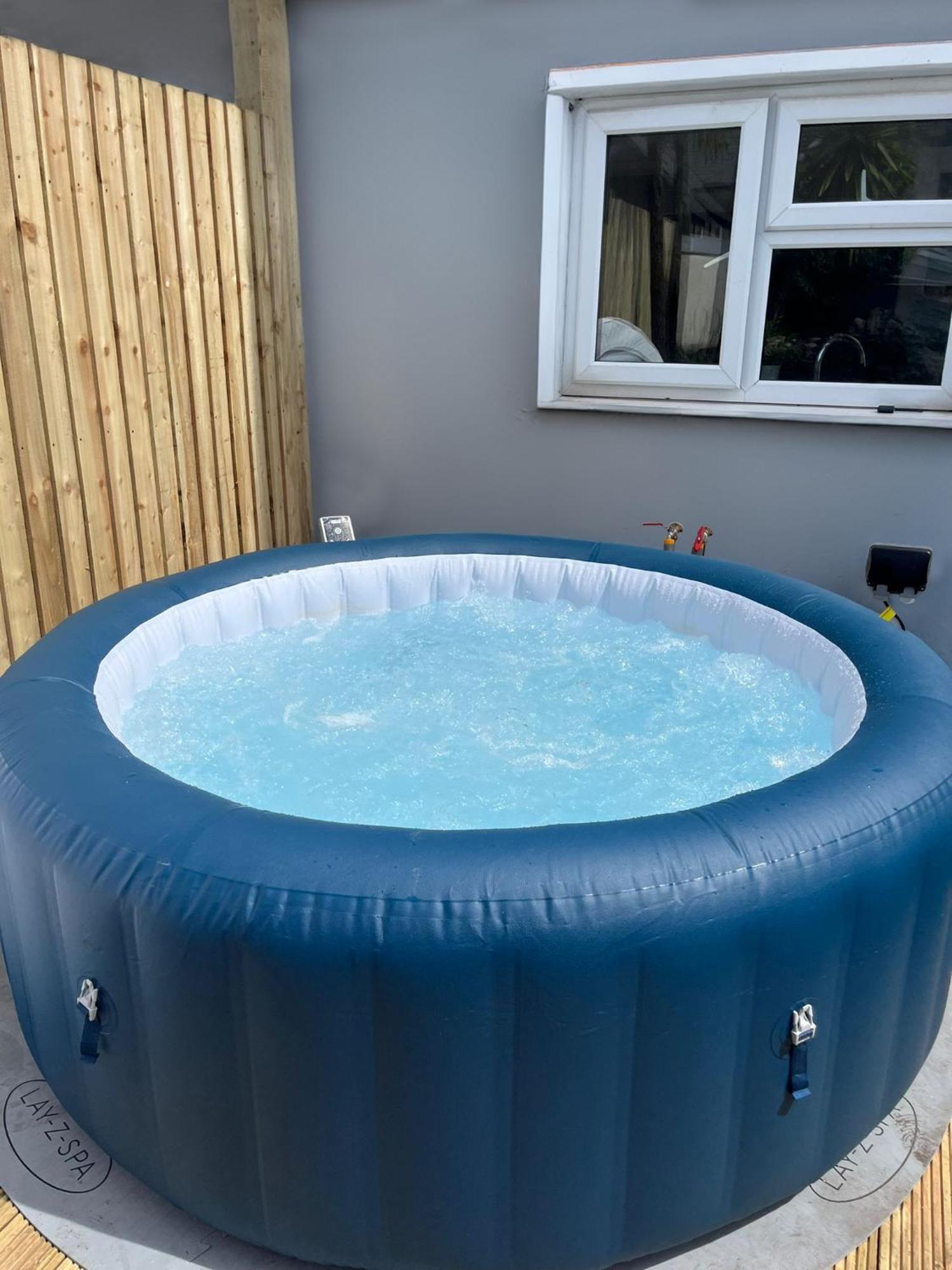 Large Citycentre Townhouse & Hot Tub, Pool Table And Offroad Parking Cardiff Exterior photo